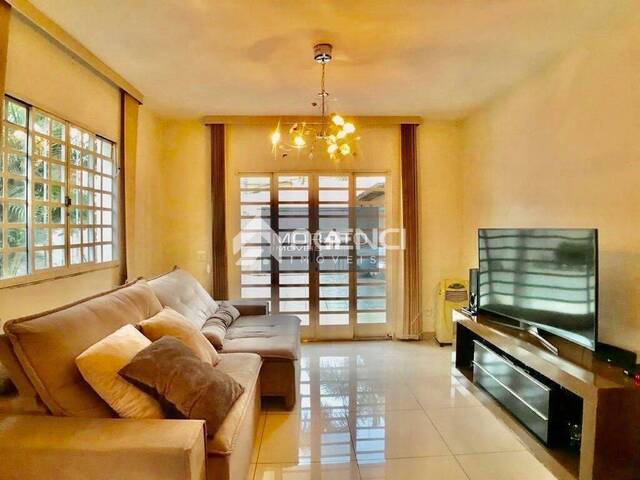 Casa para Venda em Contagem - 2