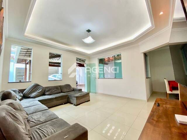 Casa para Venda em Contagem - 3