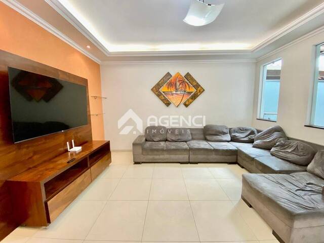 Casa para Venda em Contagem - 4