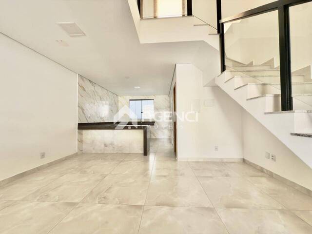 #753 - Casa para Venda em Contagem - MG - 2