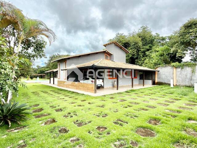 #852 - Casa para Venda em Esmeraldas - MG - 2