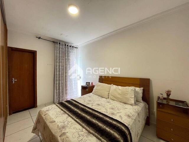 Casa para Venda em Contagem - 4