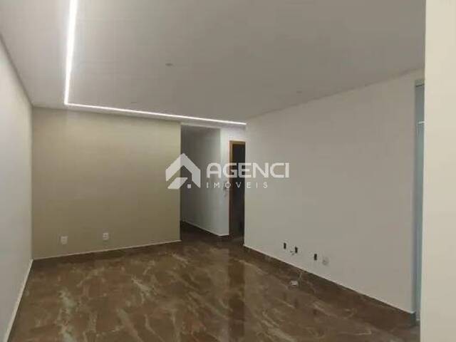 Apartamento para Venda em Contagem - 2